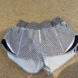 Patterned Lulu Hotty Hot shorts size 4